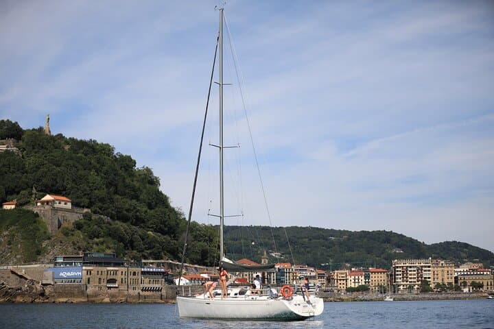 San Sebastian Private Sailing trips & Socioeducational boat tours