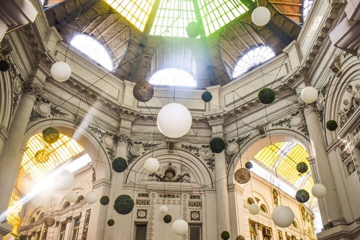 Bucharest Old Town Treasure Hunt: Walking Tour & Game