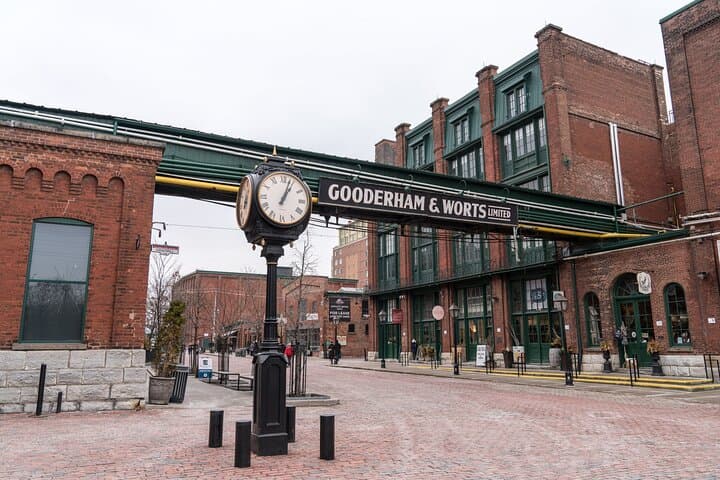 Toronto Distillery District: Whisky Exploration Game and Tour