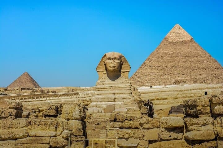 Cairo/Giza: 2-Day Pyramid, Museum, Bazaar Private Tour