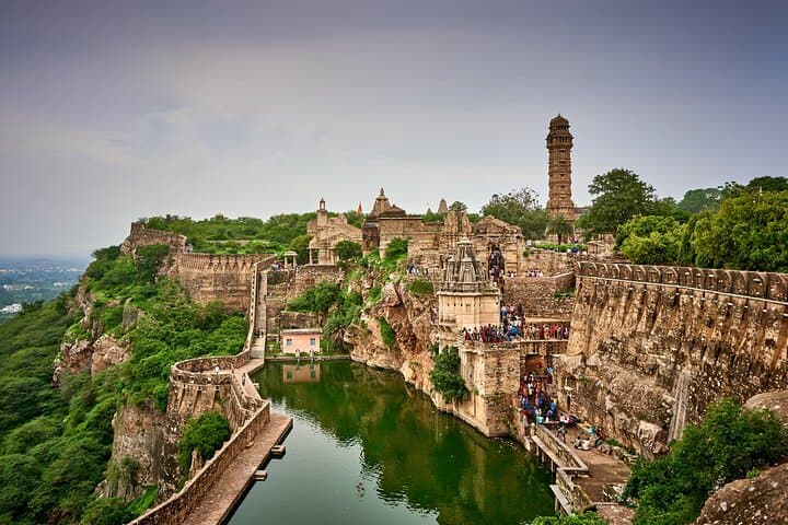 Visit Chittorgarh Fort with Udaipur Drop from Pushkar with Guide
