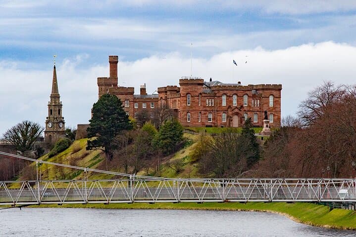 Full-Day Private Tour to Urquhart Castle Loch Ness and Inverness