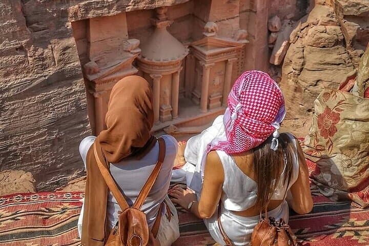 Door⇄Door Private Transfer from Petra to Sheikh Hussein Crossing