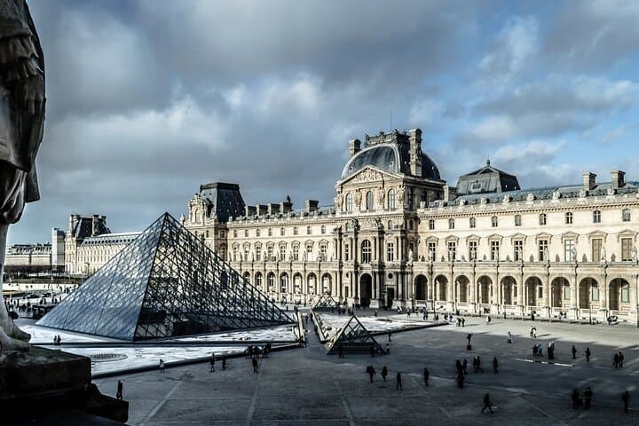Paris Orientation Tour in Small Group with an Expert Driver