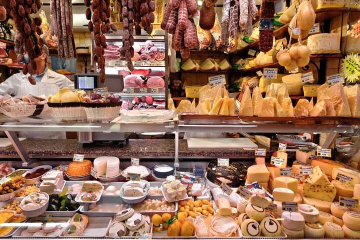 Rome: Lip Smacking 4 hours Foodie Tours in golf cart