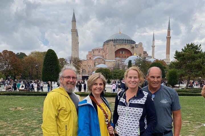 Small Group Tour: Hagia Sophia, Basilica Cistern, Blue Mosque and Grand Bazaar