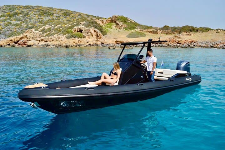 4 hours VIP Private Cruise with 9-meter Luxury Inflatable Boat with Skipper