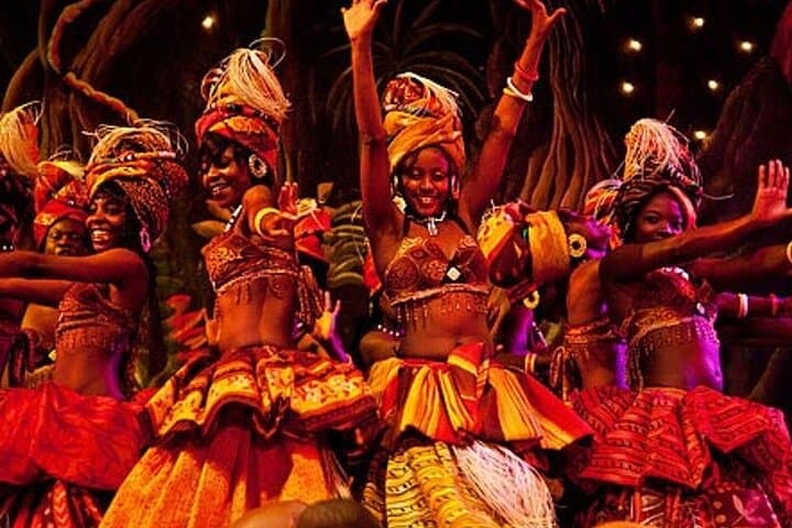 Nairobi Nightlife and Safari Park Hotel Dinner Experience