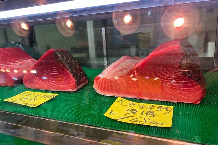Tsukiji Outer Market Tour with a market insider