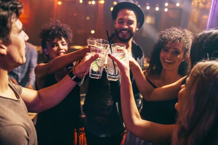 Private Nuremberg Nightlife Tour: Shots & Club Entry