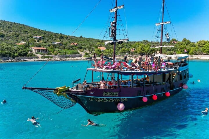 Blue Lagoon & Underwater Museum from Split with Lunch & Drinks