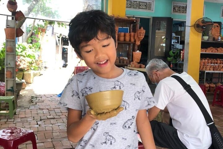 Hoi An Ceramic/Pottery/Lantern Making Class Cafe & Basket Boat