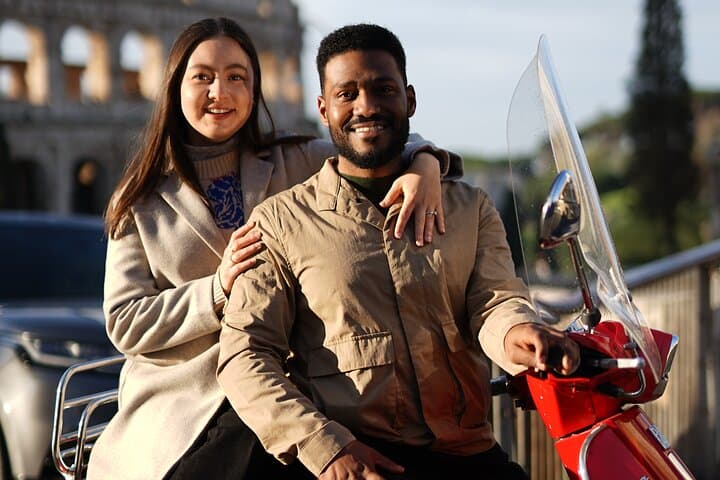 Vespa Tour Guided by Local in Rome