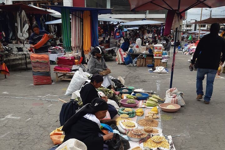 Private Full-Day Tour From Quito to Otavalo Indigenous Market