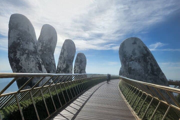 AMAZING THING in Viet Nam:GOLDEN BRIDGE-Early Start toAvoid Crowd