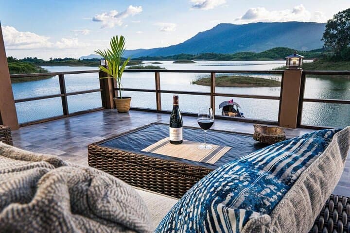 Discover Vang Vieng in 4 nights & 5 days (Lakefront Resort)