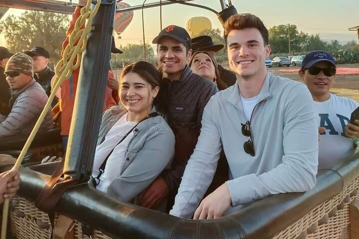 Balloon flights + Cave breakfast + Transportation (Shared Tour)