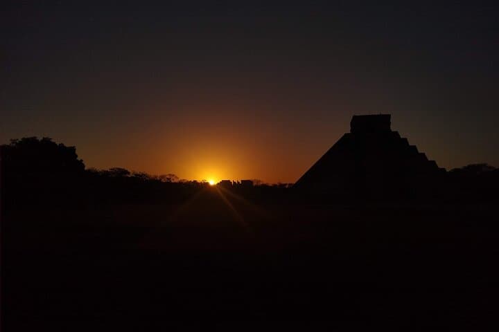 Expert Guided: Chichen Itza Tour with Early Access