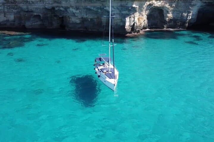 Mallorca sailing as locals with drink and food