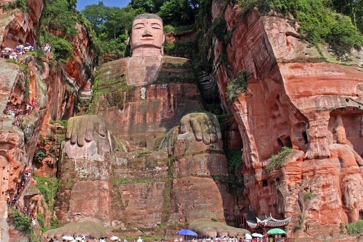Private One-Day Tour: Chengdu Panda Base and Leshan Giant Buddha