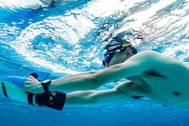 Snorkeling with underwater scooter in Taha’a lagoon from Raiatea