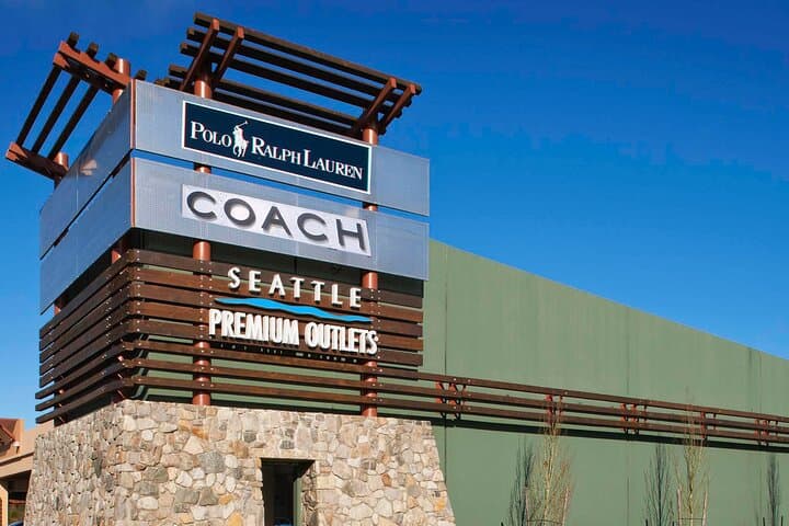 Private Shopping Tour from Seattle to Seattle Premium Outlets