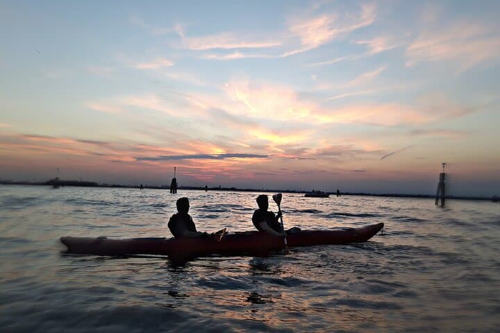 Venice: Kayak Tour in the Canals (Night + Sunset)