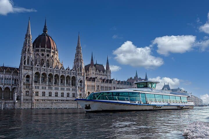 Budapest Danube Cruise with Drink, Audio Guide