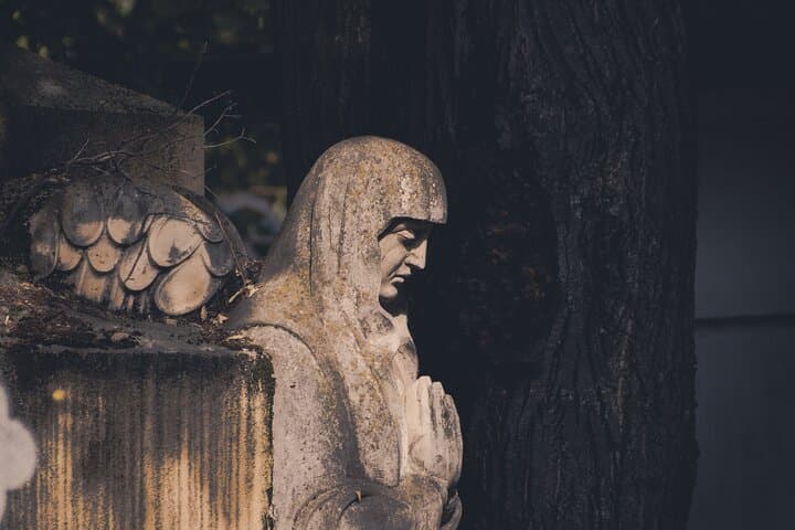 Discover Bellu Cemetery Walking Tour with Damian Anfile