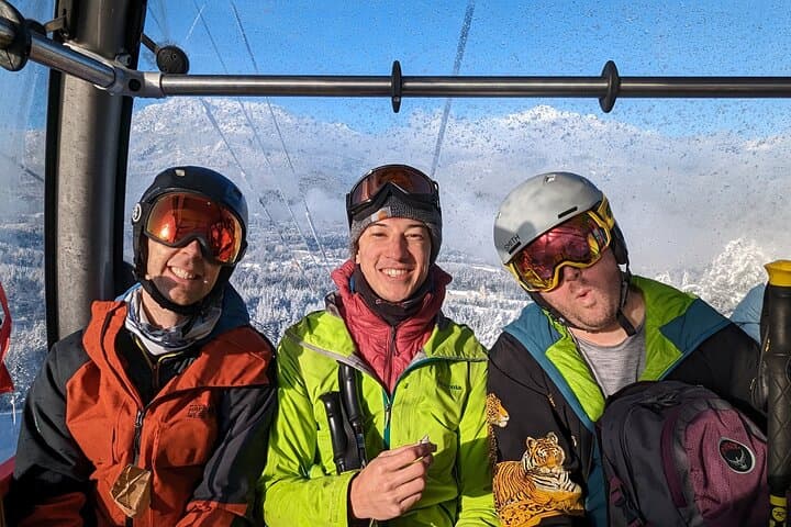 Shuttle to Snoqualmie Pass Ski and Snowboard