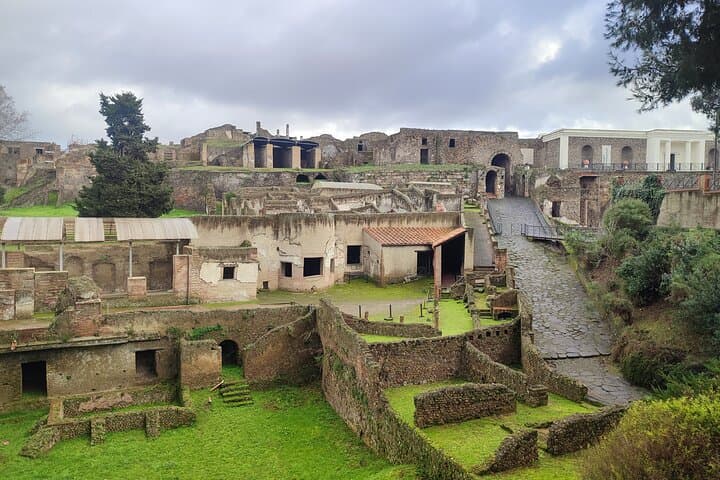 Pompeii Tour with experienced guide