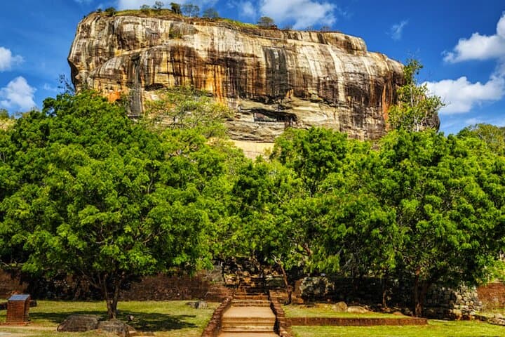 Colombo to Sigiriya Private Transport with Sightseeing