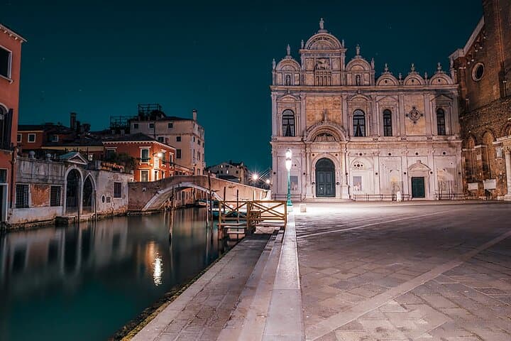 Discover Venice Ghostly Lore on Foot + Ebook
