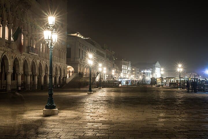 Unveiling Venice's Ghosts: A Walking Tour + Ebook