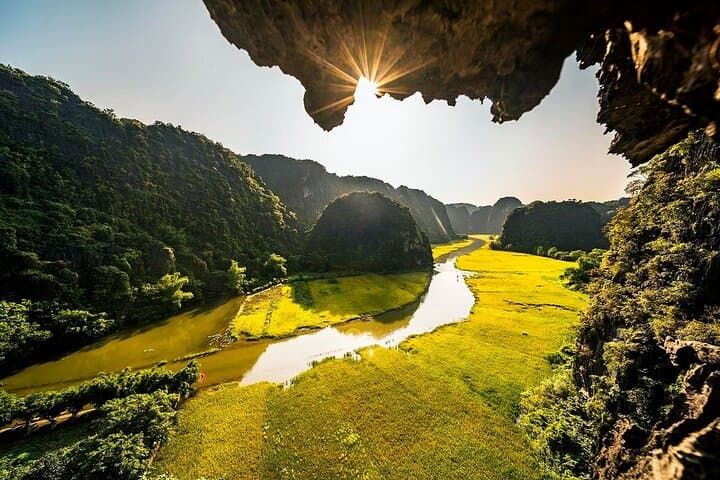 Hoa Lu and Tam Coc Luxury Day Tour