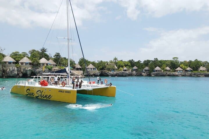 Negril PRIVATE CHARTER Catamaran (rate for 21 persons)