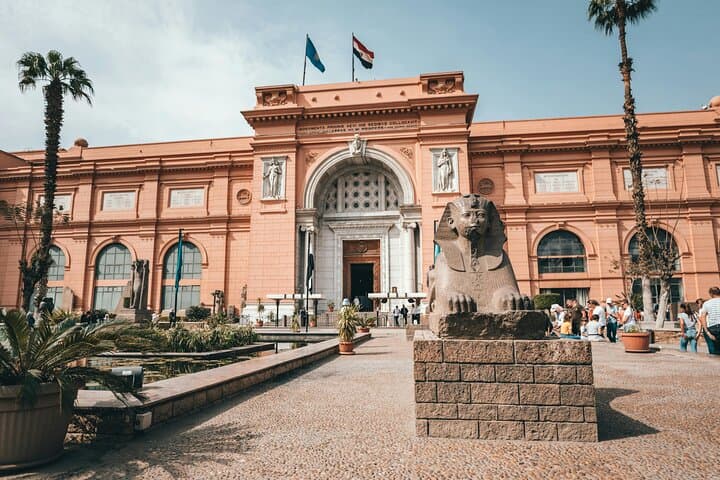 From Cairo Airport: Giza Pyramids & Egyptian Museum Layover Tour
