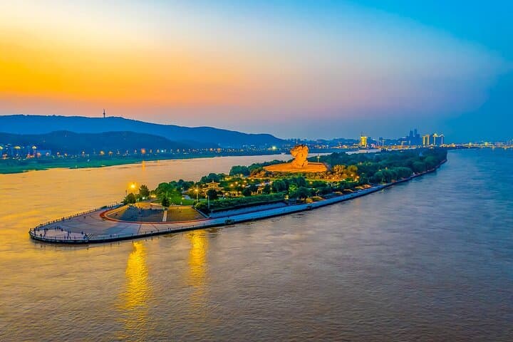 Private Changsha tour Yuelu Academy Orange Isle shopping street