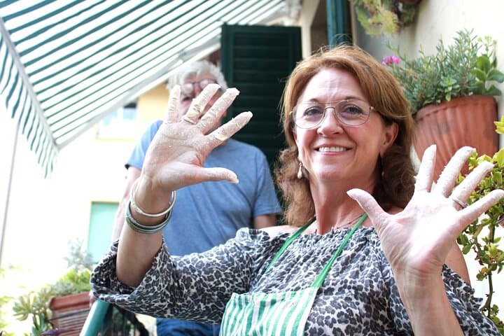 Market Tour & Traditional Tuscan cooking class in a garden