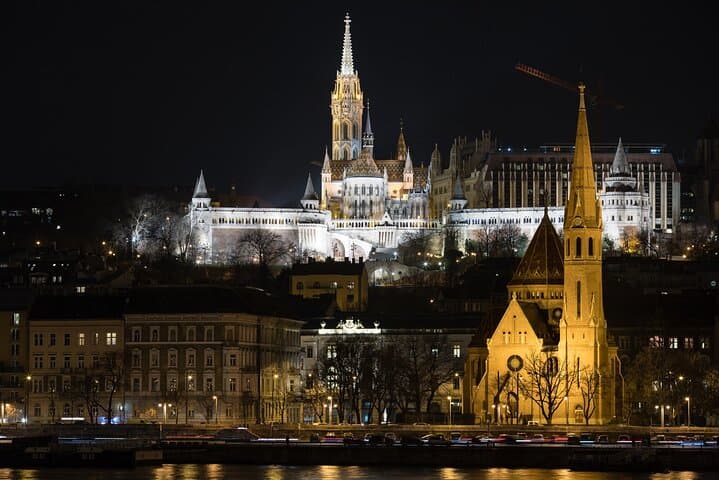 Budapest Late Night Danube Cruise with Live Music and Drinks
