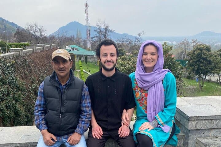 Srinagar- transfers+Hotel+Sightseeing