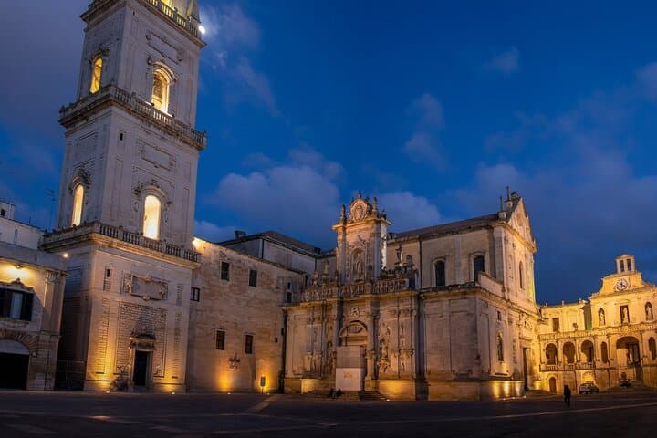 Lecce in the evening: discover the magic of the historic center