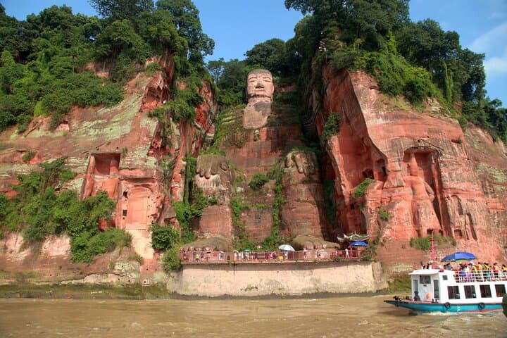 Day tour Chengdu Panda Base Leshan Giant Buddha with local Lunch