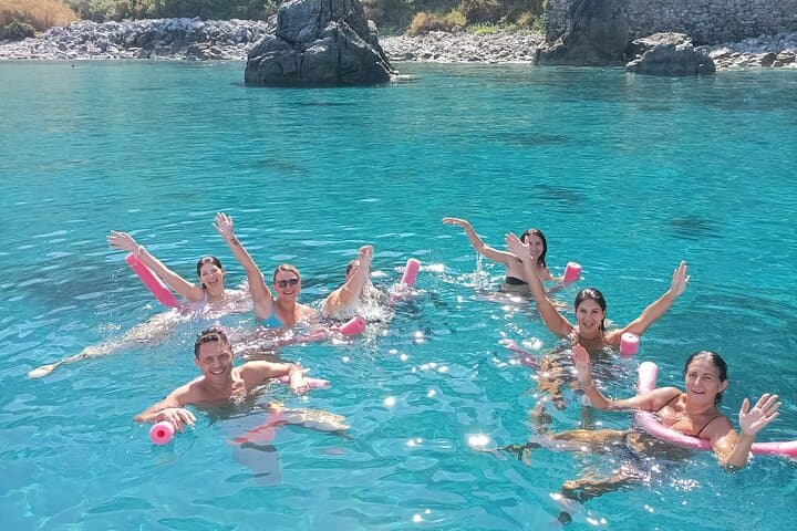 Pink Tour Bagnara excursion to the caves, stop at Bagno