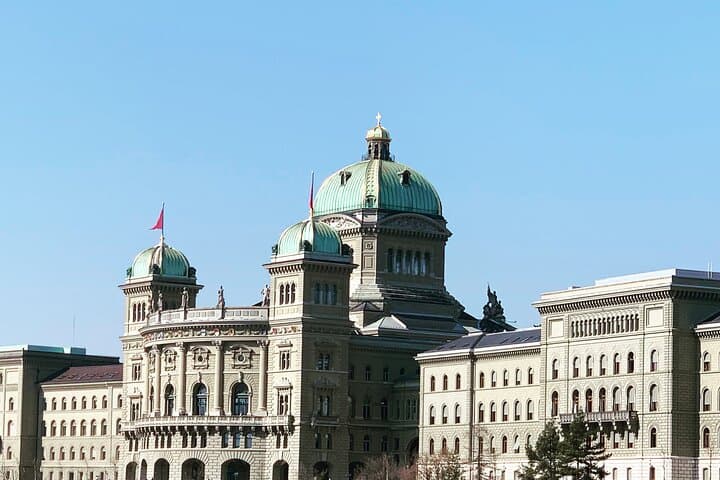 Bern: Private Customizable City Walking Tour