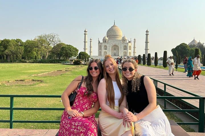 Taj Mahal Skip-the-Line Guided Tour with Multiple Options