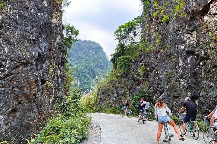 Lan Ha Bay Full-Day Trip: Kayaking, Swimming, Biking and Meal