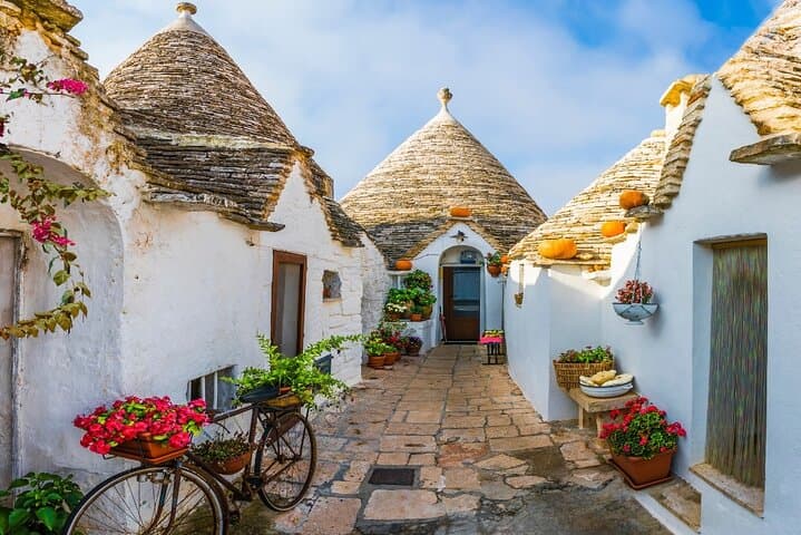 Tour di Alberobello & Guida a Matera, from bari