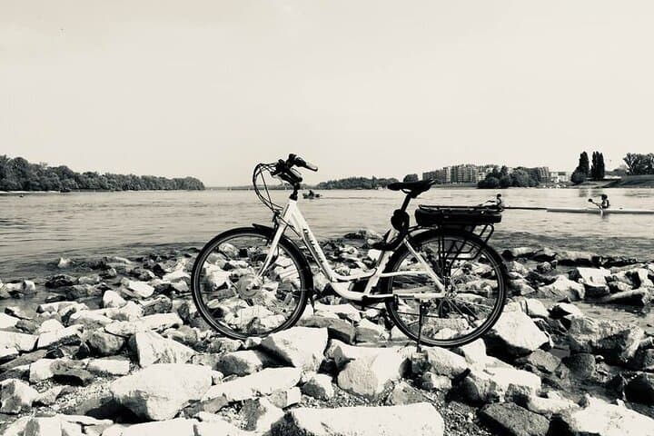 E-Bike Guided Tour in Castle Hill Budapest