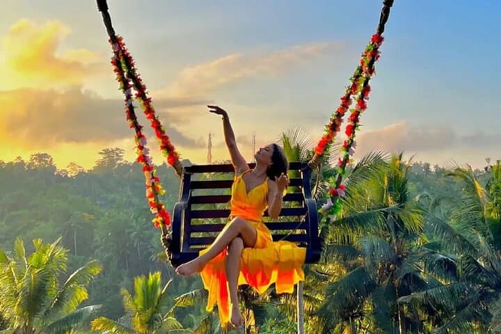 Bali Swing, Monkey Forest & Ubud Waterfalls Tour